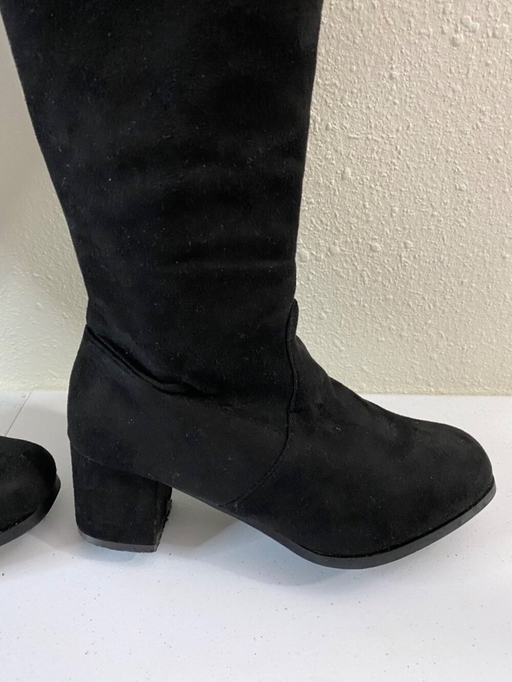 Room of Fashion Knee High Black Suede Boots Lace Back Block Heel 6W - Picture 5 of 12